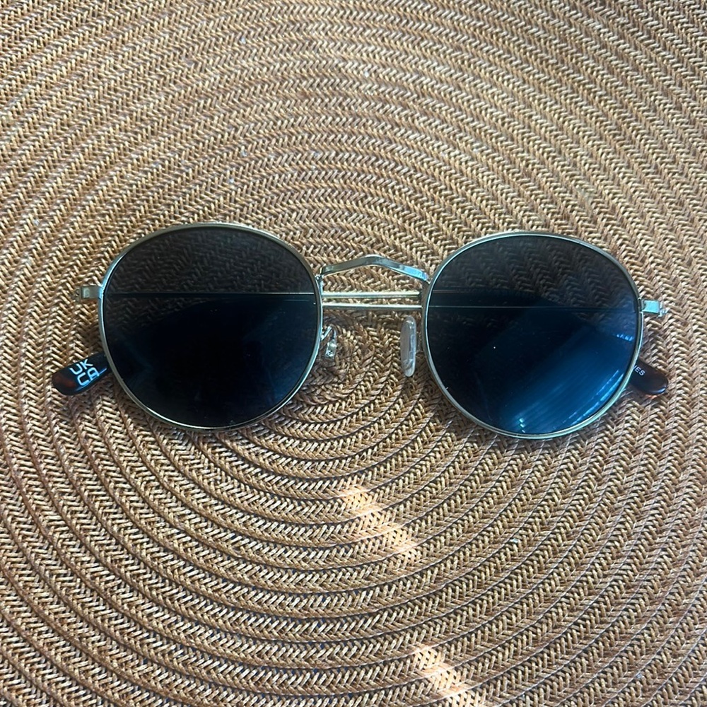 Men's Round Metal Sunglasses in Silver with Black Lenses